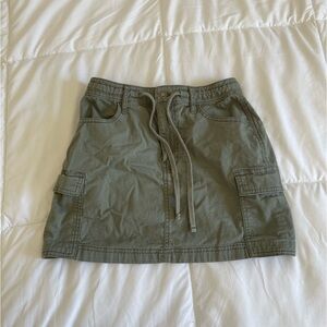 HOLLISTER green cargo mini skirt SIZE SMALL